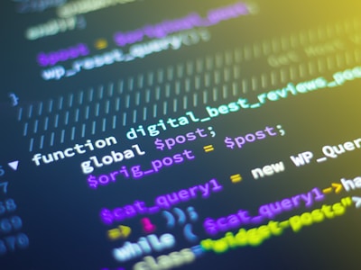 Visualisasi keamanan siber dan enkripsi data untuk perlindungan online